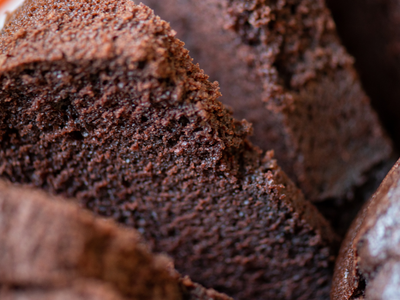 Omas Rotweinkuchen mit Schokolade