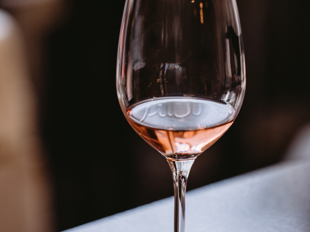 In unserem Blog lüften wir das Geheimnis wie Roséwein hergestellt wird.