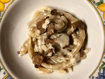 Frische Trüffel und Pici mit "Crema Parmigiano Reggiano al Tartufo"